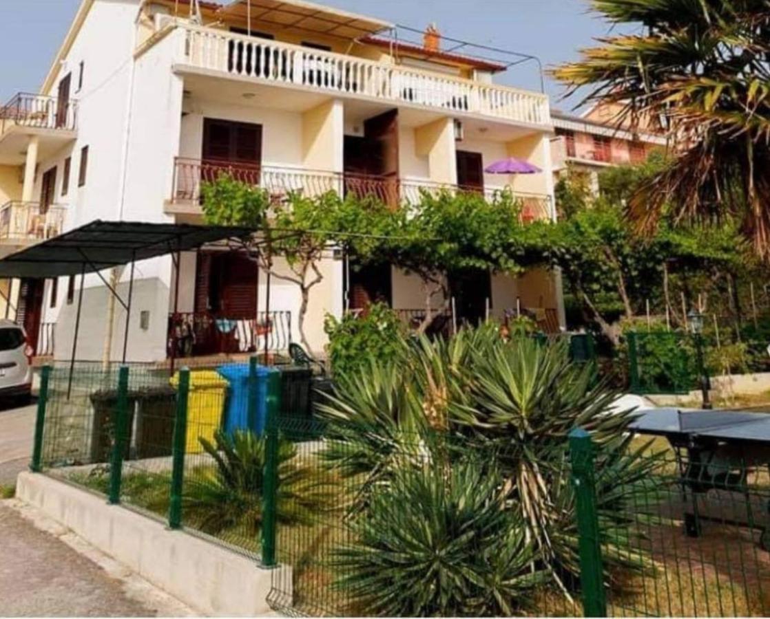 Apartman Petra S Pogledom Na More Banjol Ngoại thất bức ảnh