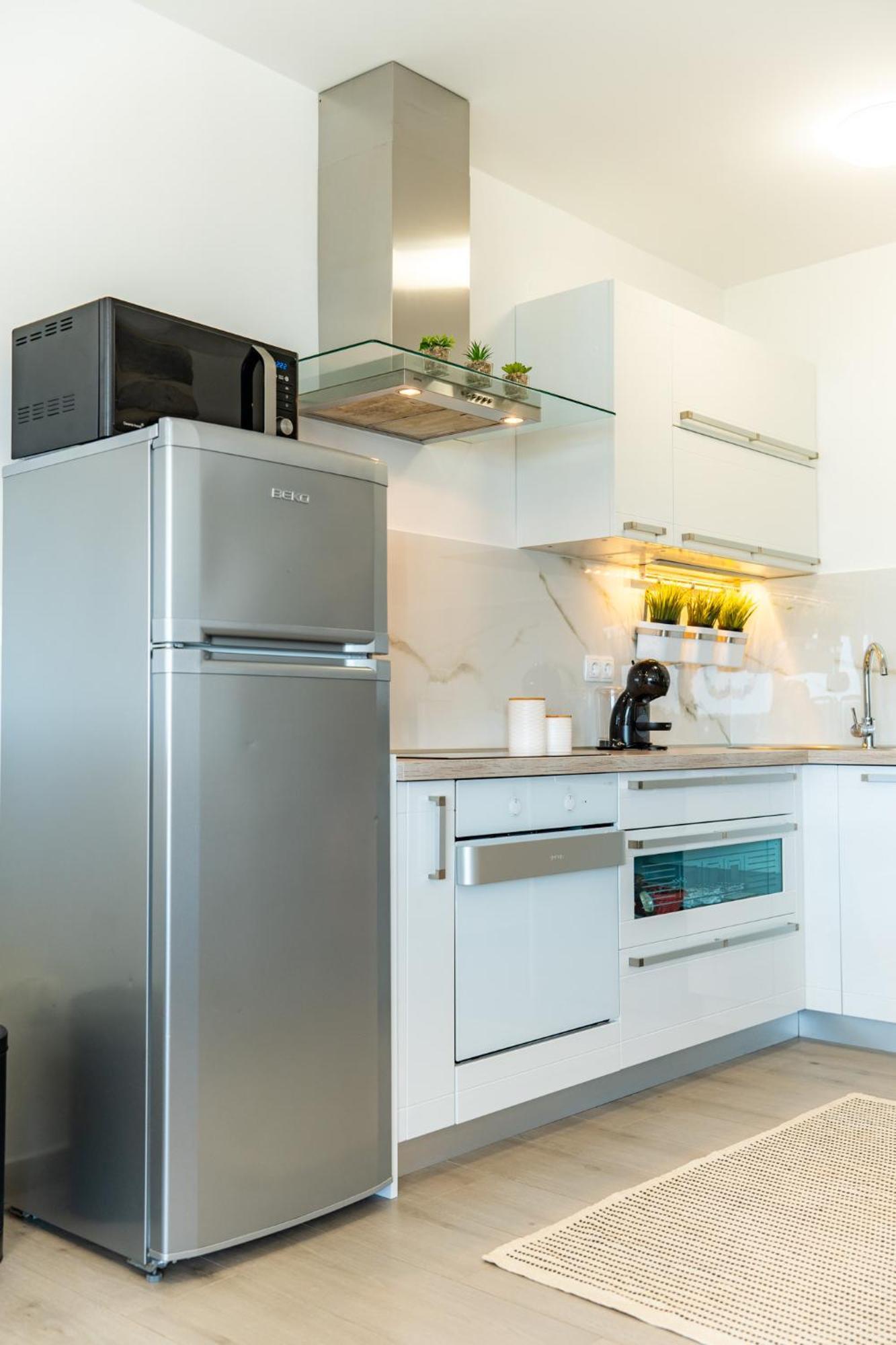 Apartman Petra S Pogledom Na More Banjol Ngoại thất bức ảnh