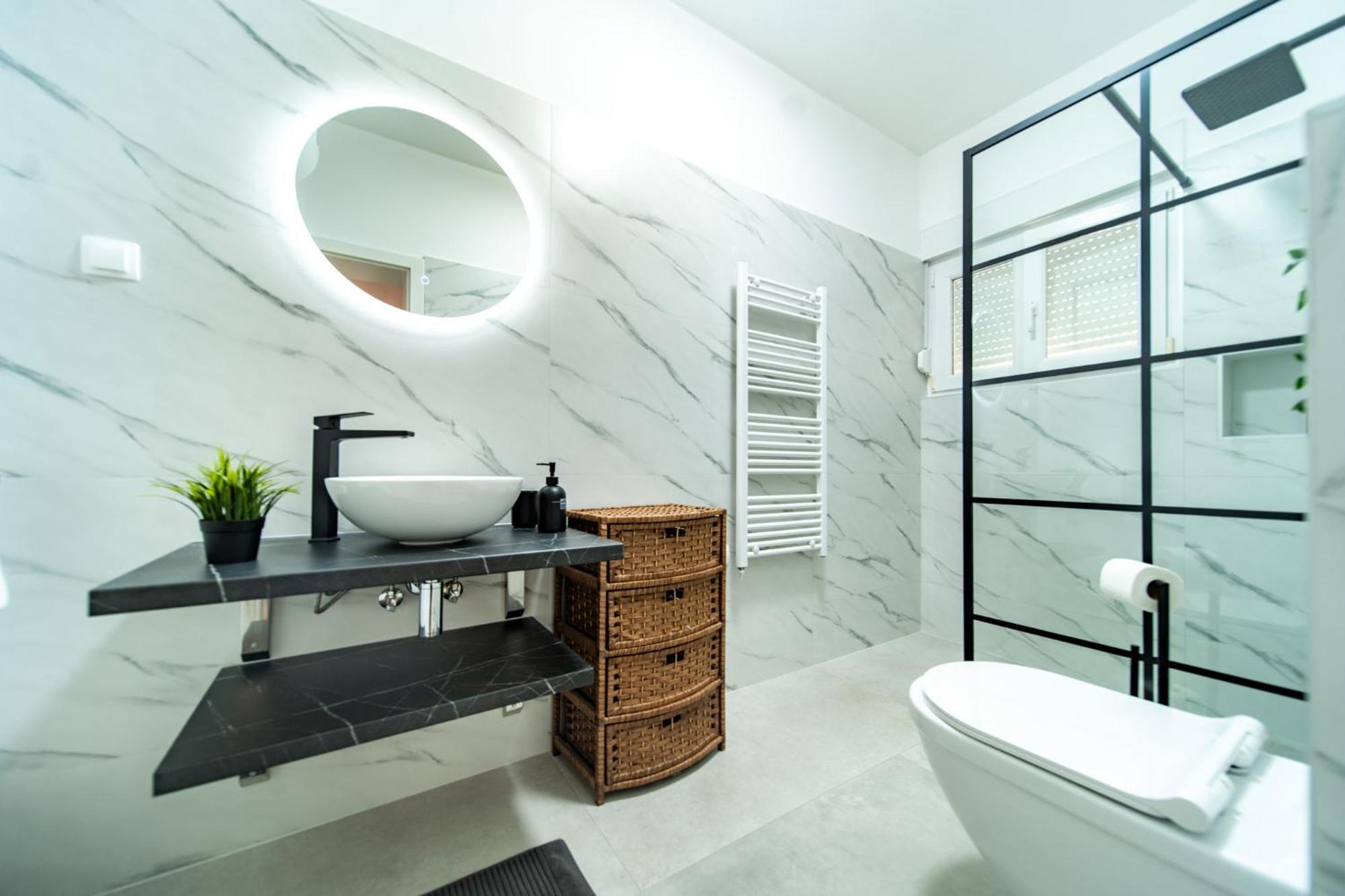 Apartman Petra S Pogledom Na More Banjol Ngoại thất bức ảnh